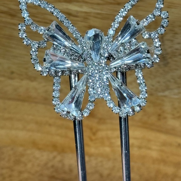 Elegant Silver Butterfly Hairpin - Picture 1 of 2